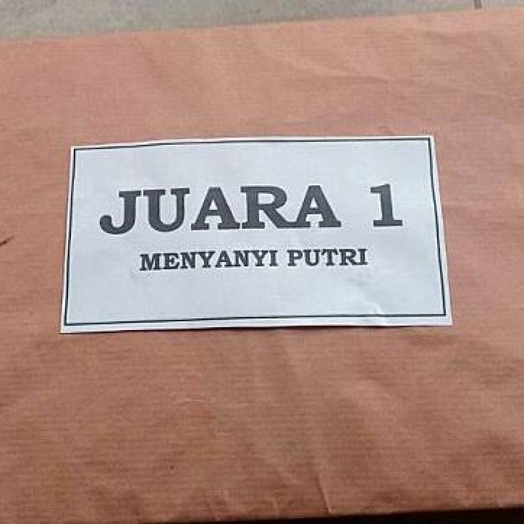 Juara Lomba Nyanyi Disini Hanya Dapat Bakul Nasi?