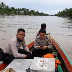 Pakai Perahu Ketek, KPU OI Distribusikan Logistik Pilkada ke Daerah Perairan