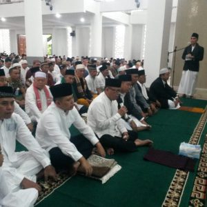 Ribuan Masyarakat Salat Id Bersama Bupati di Masjid Agung Muara Enim