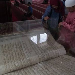 Peninggalan Bersejarah, Al-Qur’an Raksasa Berumur 250 Tahun