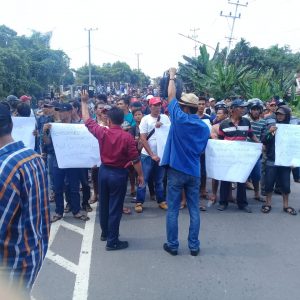 Negosiasi Alot, Perwakilan Massa Akhirnya Diterima Panwaslu Muara Enim