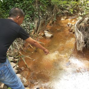 Disebut Penyebab Limbah di Siring Warga, PT Sewatama Bilang Siap Minum Air Tersebut