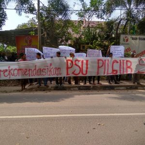 OKI Bergejolak, Ratusan Massa Tuntut Pilkada Ulang