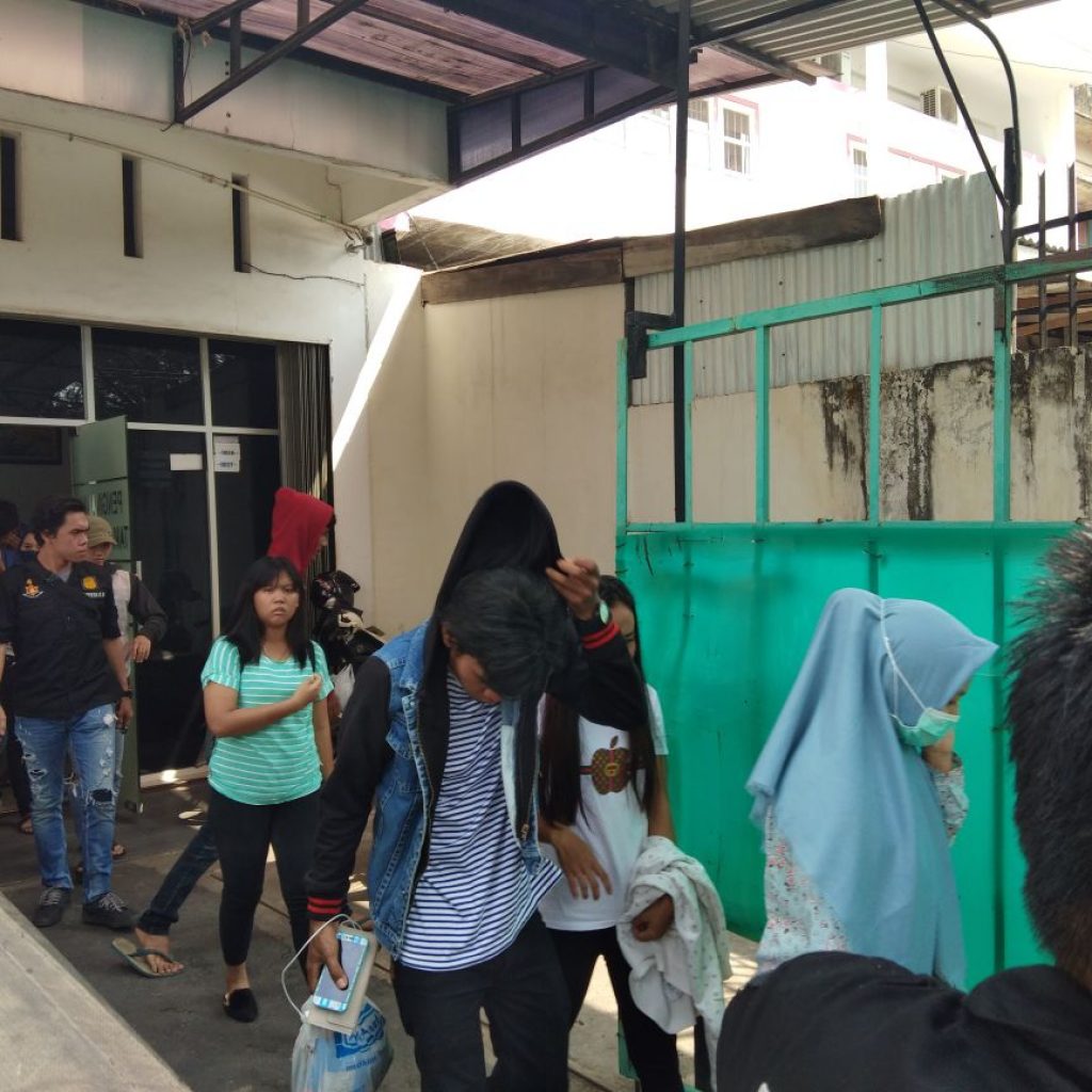 Pasangan Mesum Kena Grebek di Taman Kenten, Ada Yang Bugil dan Bawa Kondom