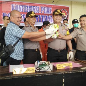 Nenek 5 Cucu Tertangkap Tangan Bawa Sabu Miliaran Rupiah