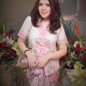 Sindir Gubernur DKI, Tina Toon Di-bully Warganet