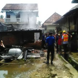 Konsleting Listrik, Satu Rumah Ludes Diamuk Si Jago Merah