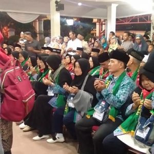 Isak Tangis Haru Lepas Kepergian Ratusan Jemaah Calon Haji Lahat