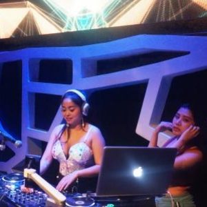 Duet DJ Seksi Asal Bandung Goyang Mansion