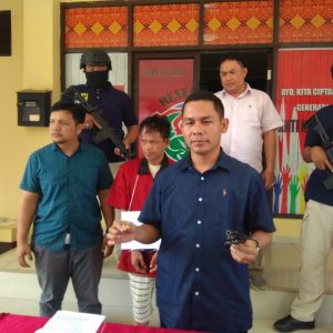 Edarkan Sabu, Ely Digrebek di Rumah