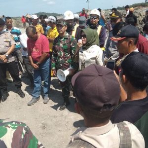 Diduga Serobot Lahan Adat Himbe Kemalau, Ratusan Warga Geruduk PT BAU