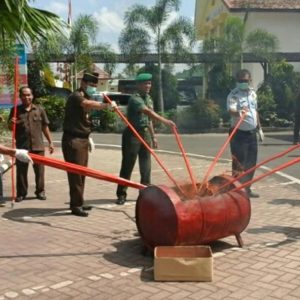 Kejari Muara Enim Musnahkan Barang Bukti