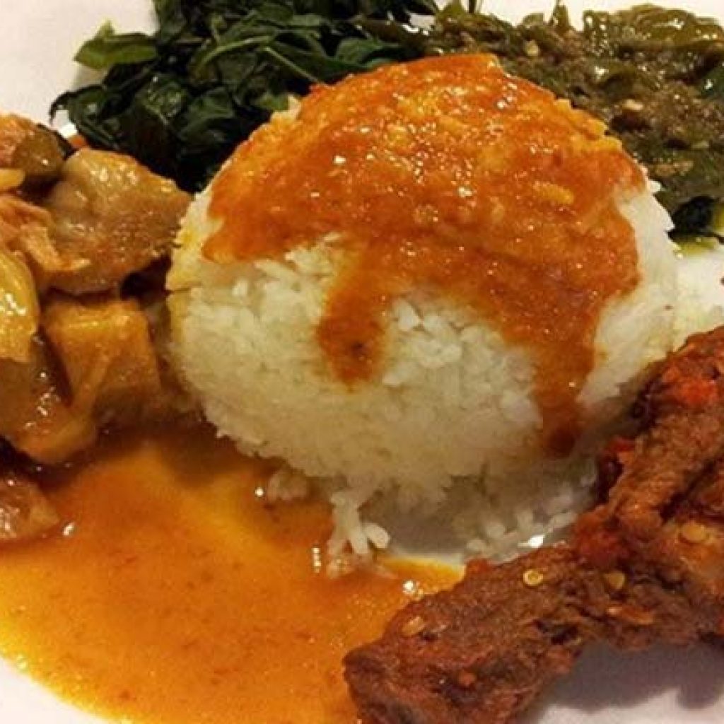 Ini Lho Asal-Usul Porsi Nasi Padang Lebih Banyak Saat Dibungkus