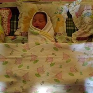 Lahir Di Mobil, Bayi Kembar 3 Ini Di Beri Nama Avanza
