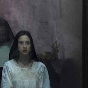 Tolak Tonton Film Sendiri, Aktor Film The Nun Sangat Ketakutan Saat Syuting