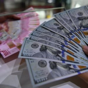 Terus Melemah, Rupiah Tembus di Angka Rp15.237/USD