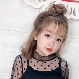 Dikira Anak SD, Gadis Cantik ini Ternyata Berusia 19 Tahun