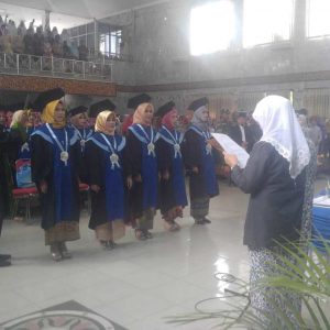 123 Mahasiswi Akbid Pemkab Muara Enim Diwisuda