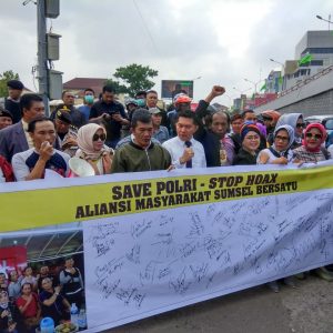 Ratusan Massa #SavePolri Datangi Mapolda Sumsel