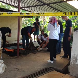 Warga Temukan Mayat Terbakar di Dalam Kamar Mandi Ruko Kosong