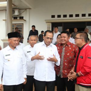 Soal Plafon Stasiun LRT Ambruk, Menhub: Itu Hal kecil, Ngomong Yang Besar-Besar Saja