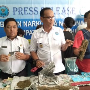Digrebek BNN, Lima Pengedar Narkoba Sembunyi di Kandang Ayam