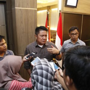 Genangan Air Memenuhi Jalan Protokol, Deru Bakal Panggil Kontraktor LRT