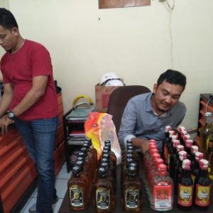 Razia, Polsek Lawang Kidul Sita Puluhan Botol Miras