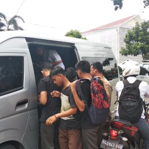 Tertangkap Razia, Pelajar Kota Palembang Dihukum Menyanyikan Indonesia Raya