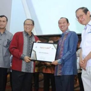 Walikota Palembang Raih Piala Natamukti 2018