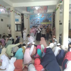 Sering dipukul Saat Mengajar Revi Malah Menikmatinya, Ternyata Muridnya…