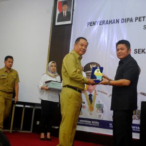 Gubernur Serahkan Petikan DIPA Tahun Anggaran 2019