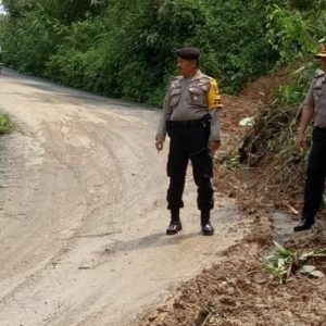 Jalan Alternatif Penghubung Lahat-Pagaralam Tertimbun Longsor