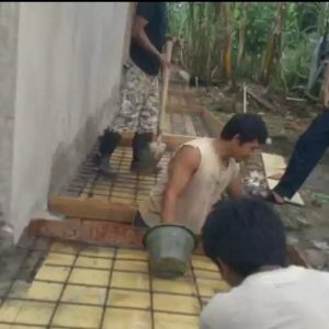 Secara Swadaya, Warga Bangun Jalan Setapak Menuju TPU