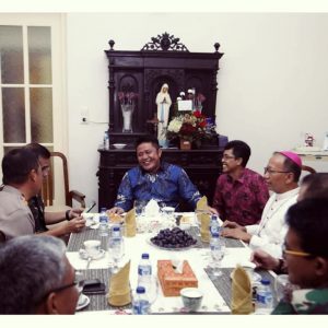 Rayakan Natal, Gubernur ‘Sanjo’ ke Rumah Uskup Palembang