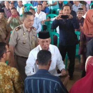 Bupati OKI Serahkan 1.380 Sertifikat Tanah kepada Masyarakat