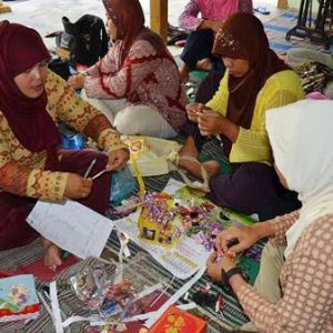 Banyak Limbah Rumah, DLH dan Pemdes Latih Kaum Ibu Kelola Sampah