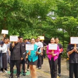 Karyawan Hotel Harper Purwakarta Dibekali Pelatihan Fire Fighting