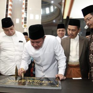 HD Resmikan Masjid Al Hasyim Kelurahan Bukit Baru