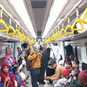 Uang Elektronik Dinilai Persulit Penumpang LRT