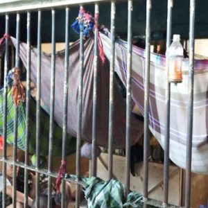 Over Kapasitas Tahanan Terpaksa Tidur Bergelantungan