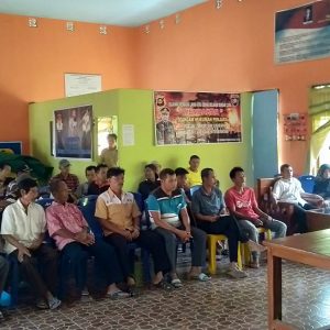 Datangi Kantor Desa, Warga Kepur Tuntut Kades Hentikan Penambang Pasir Yang Gunakan Mesin