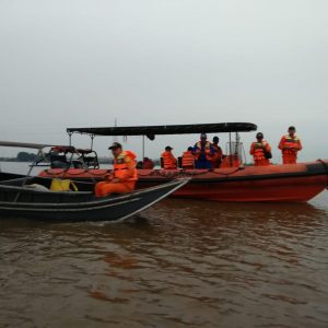 Anak ABK Terjatuh Saat Hendak Memasang Tali