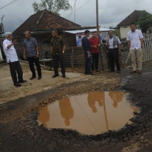 Wagub Tinjau Ruas Jalan Provinsi Penghubung OI-OKU
