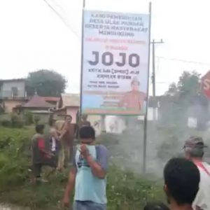 Musim  Spanduk Politik, Warga Lahat Ikut Pasang Spanduk. Tapi bukan Spanduk Politik