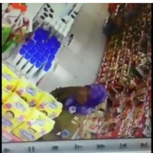 Terekam CCTV, Diduga Oknum PNS Ngutil di Supermarket