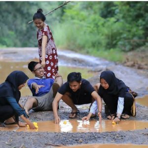 Kritik Pemerintah Dengan Cara Tak Lazim, Ini Yang Dilakukan Para ABG Di Batumarta