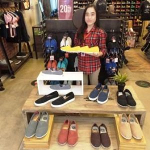 Knit Sepatu Ringan Yang Breathable Dari Wakai