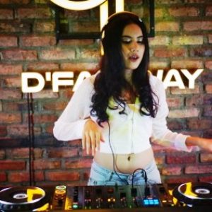 Regina, DJ Cantik yang Tertarik Meneliti Kasus Korupsi