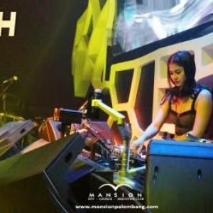 Selama Dua Hari DJ Desheylla Pukau Pengujung Mansion Palembang
